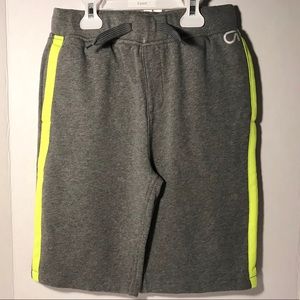 NWT Gray Gap Shorts Size M (8)